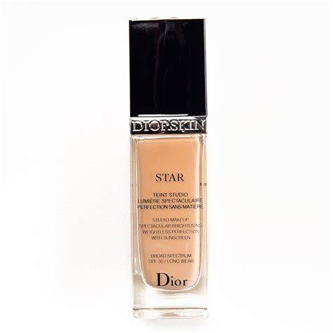 Swatches: Diorskin Star Fluid SPF 30 Foundation.